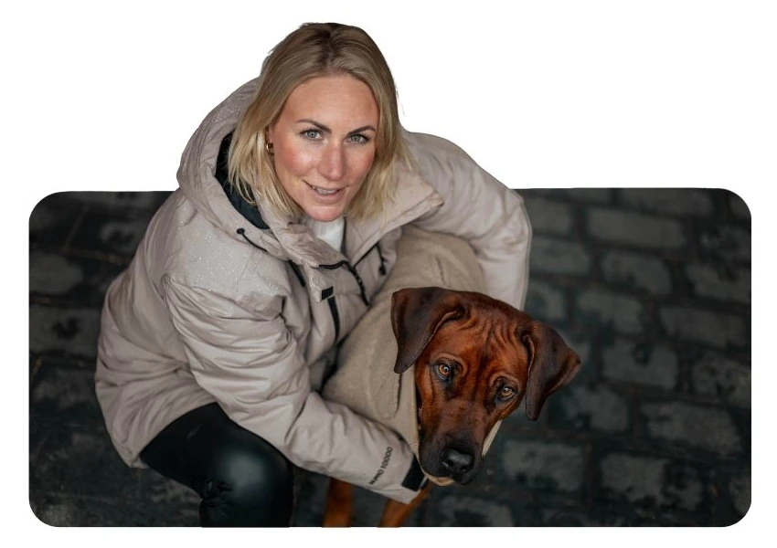 Carolin Wolf, Inhaberin von Wolf’s Instinkte, mit Holly